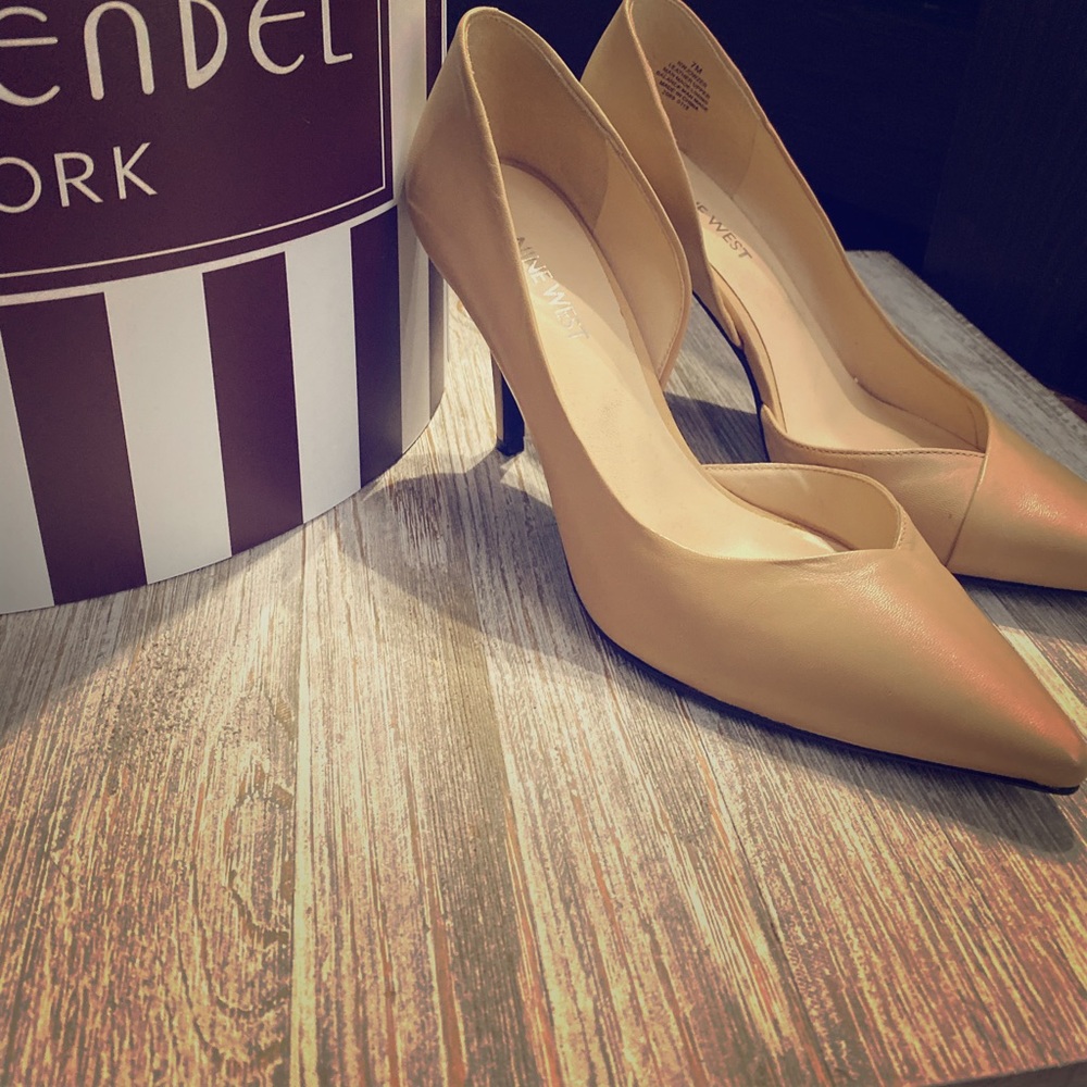 Working girl pumps. Nine West
